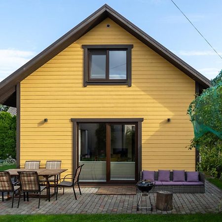 Cosy Family Guesthouse With Sauna And Garden Курессааре Экстерьер фото