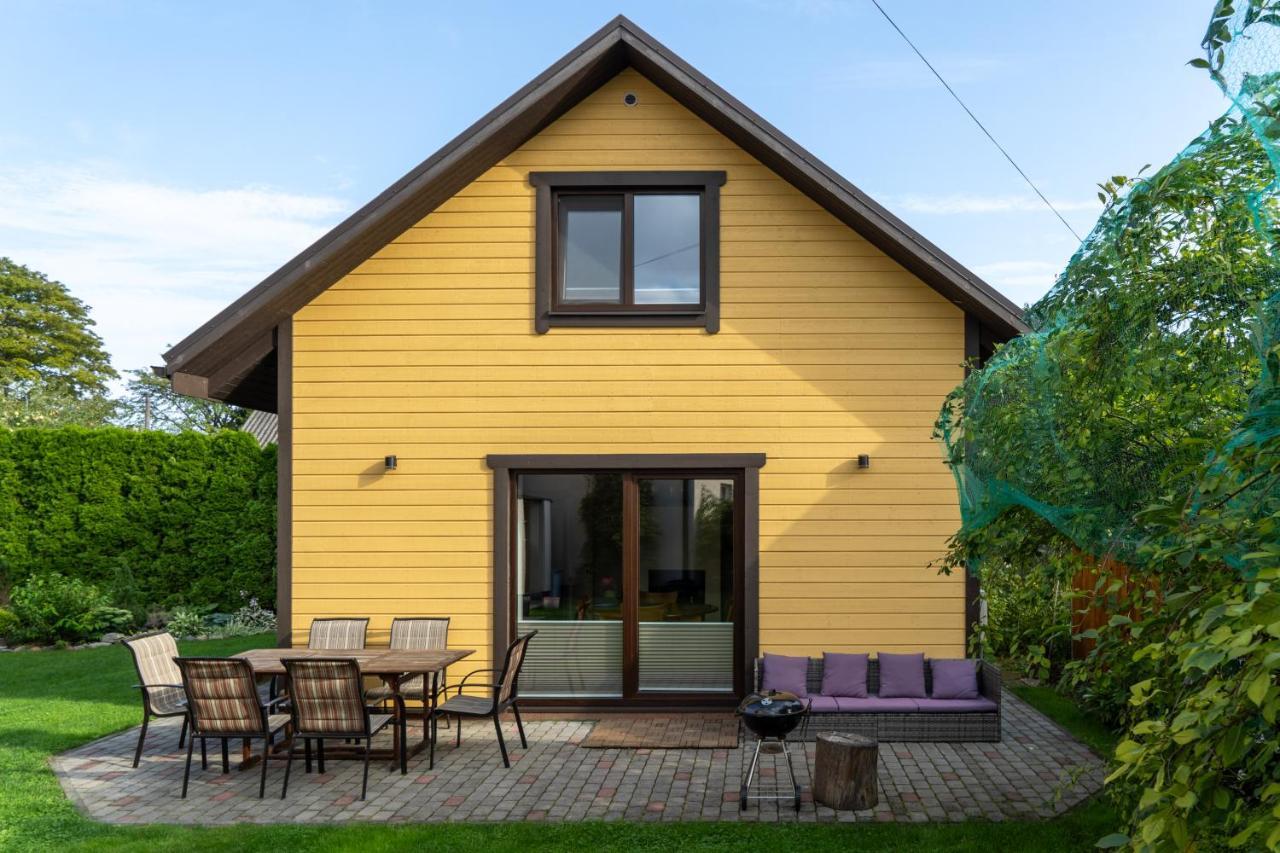 Cosy Family Guesthouse With Sauna And Garden Курессааре Экстерьер фото